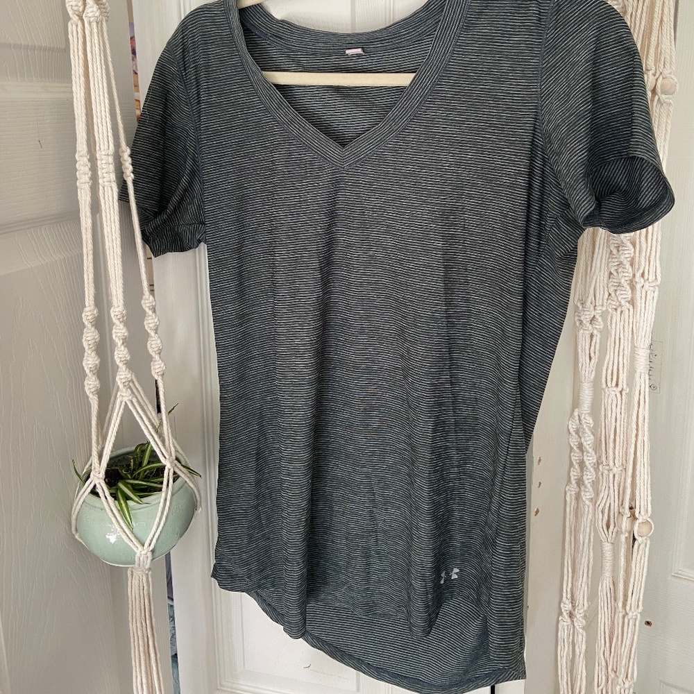 Under Armour  Olive Green / Grey Short Sleeve Athletic Shirt M